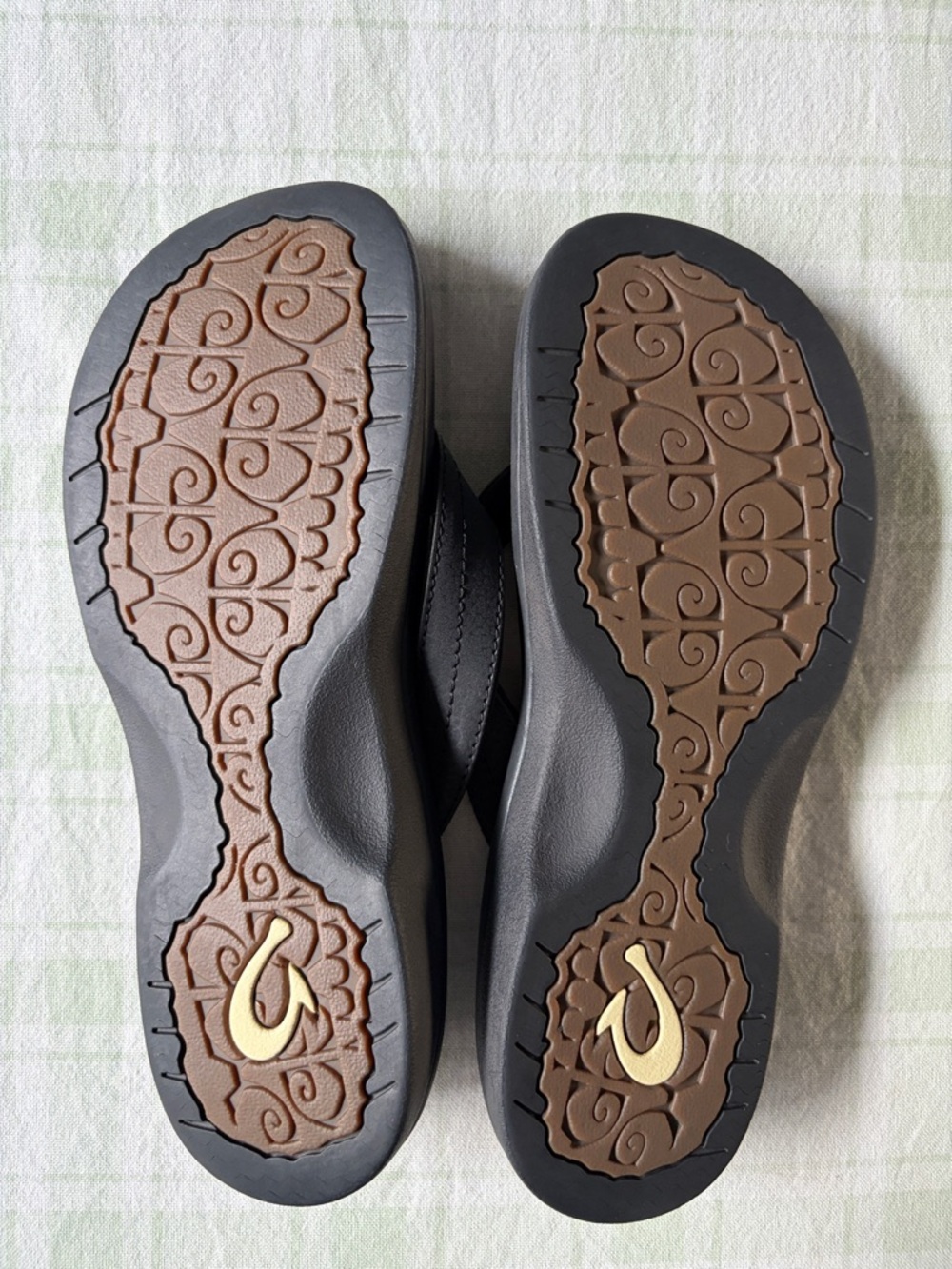 Olukai Ohana Black Flip Flop Sandals with Subtle Logo - Picture 4 of 9